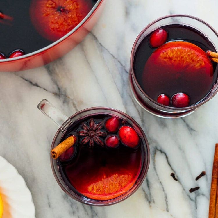 8 Festive Holiday Cocktails for the Holiday Season