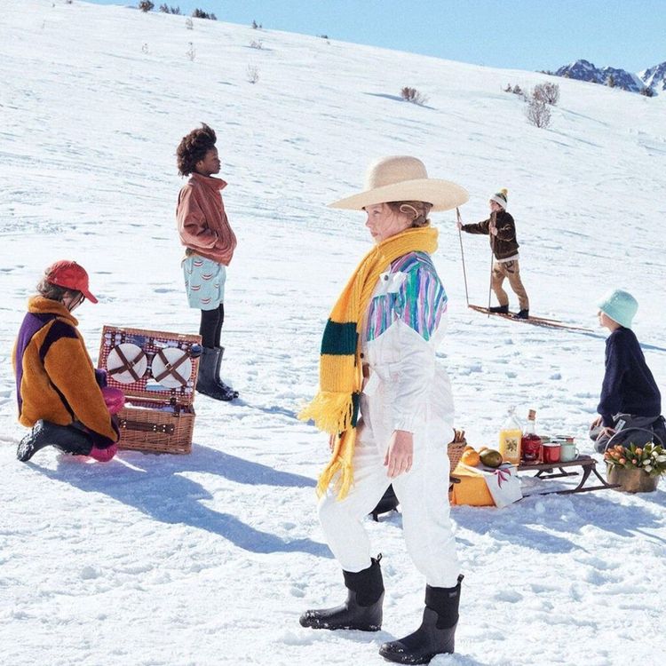 How to Socialize Outdoors in Winter During Covid-19