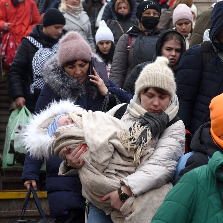 Moms Supporting Moms: How One Nonprofit is Helping Refugees  - Maisonette