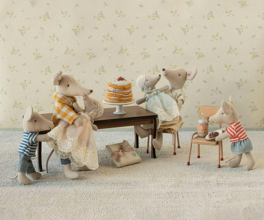 Party cake and cake stand, Mouse