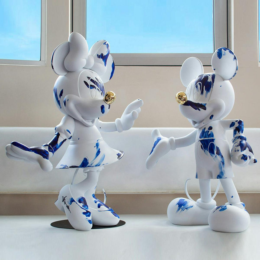 Minnie Mouse ONE MINUTE White & Blue Limited Edition 24in