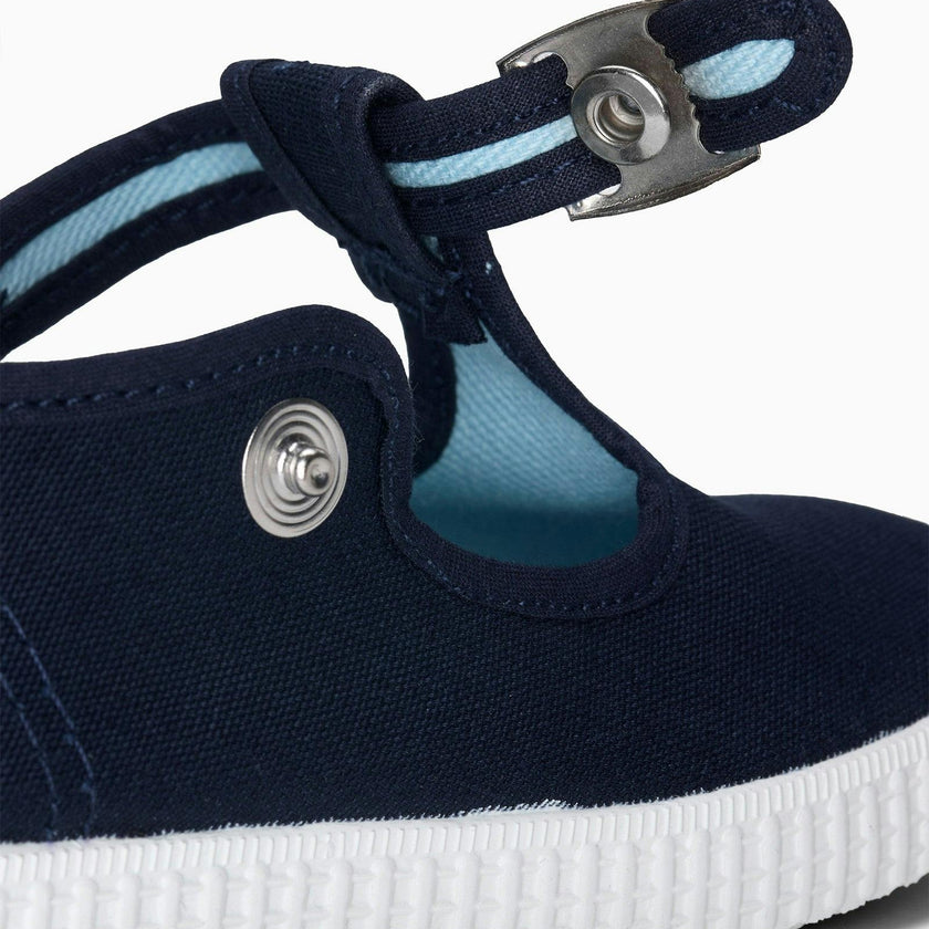 Hampton Canvas Nantucket Shoes in Navy