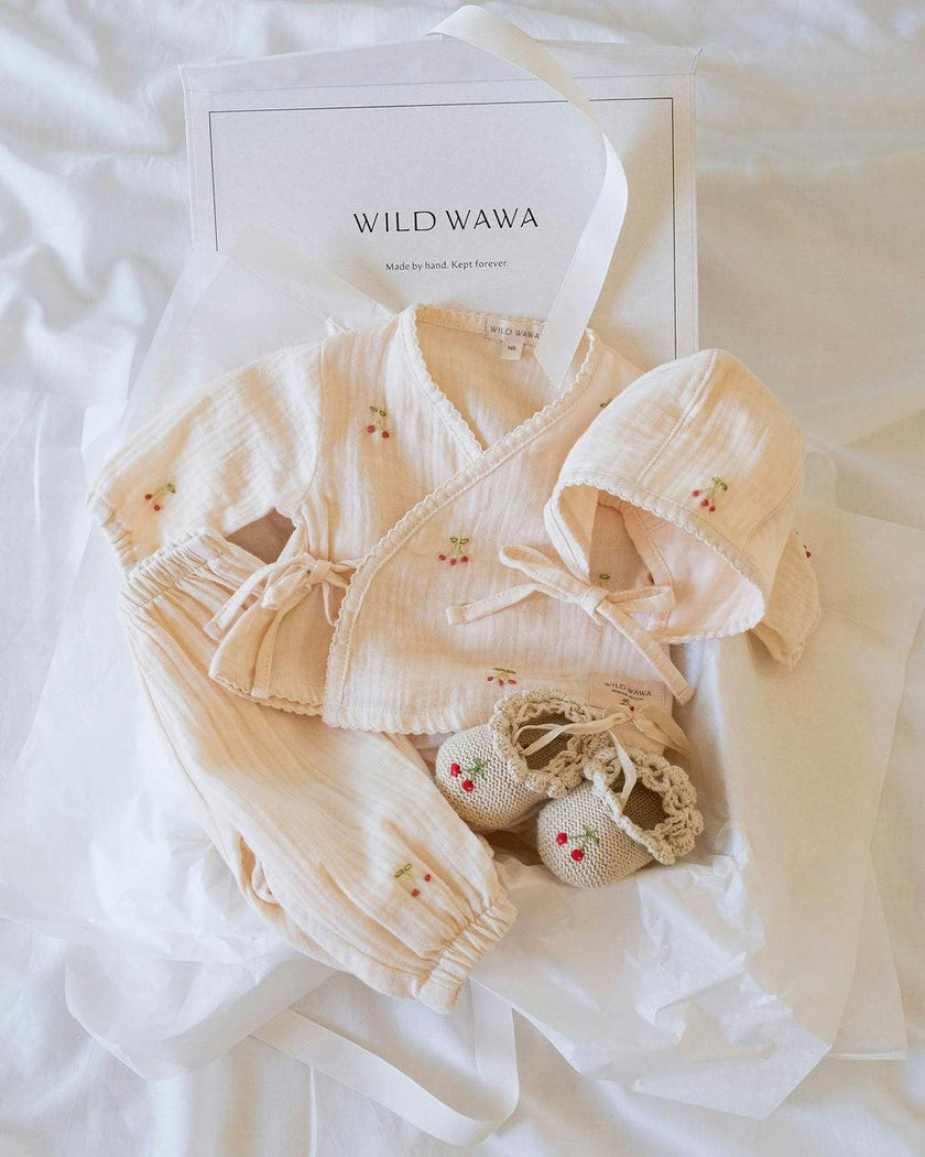 Gauze Bundle Set in Embroidered Cherries