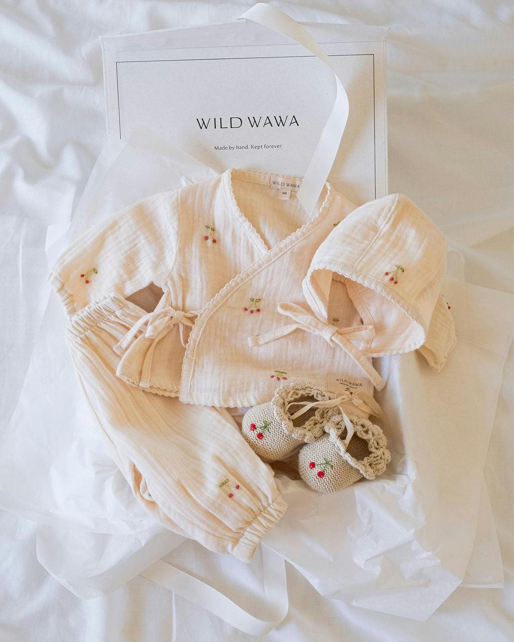 Gauze Bundle Set in Embroidered Cherries