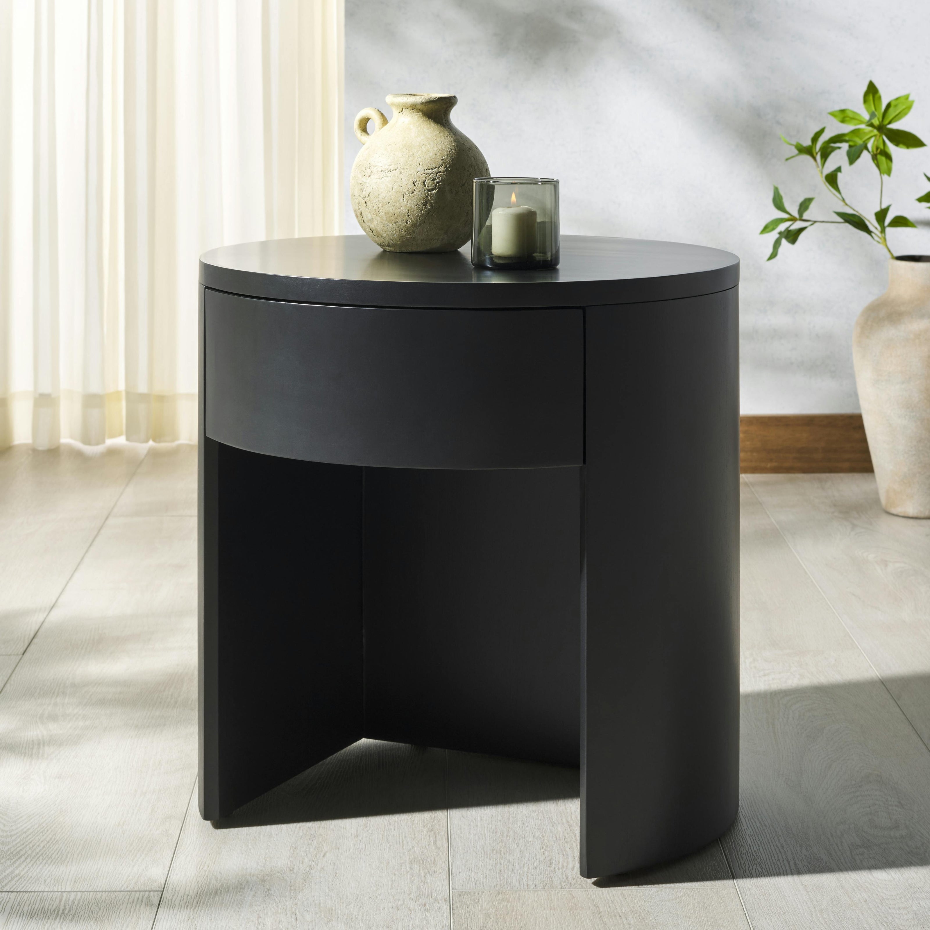 Daiya Nightstand