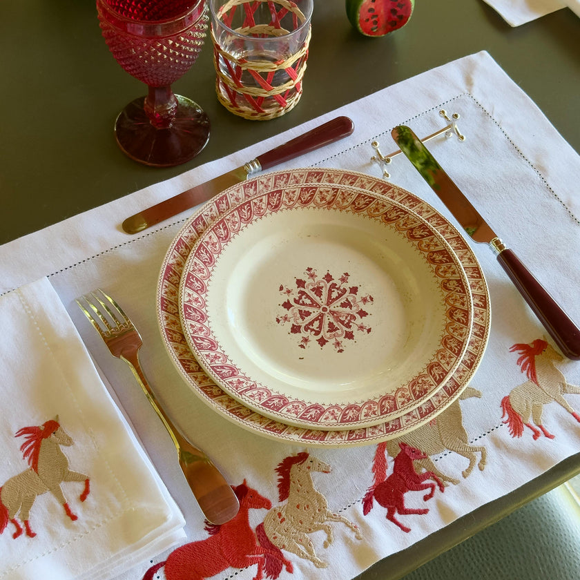 Placemat & napkin - Cavalcade embroidery