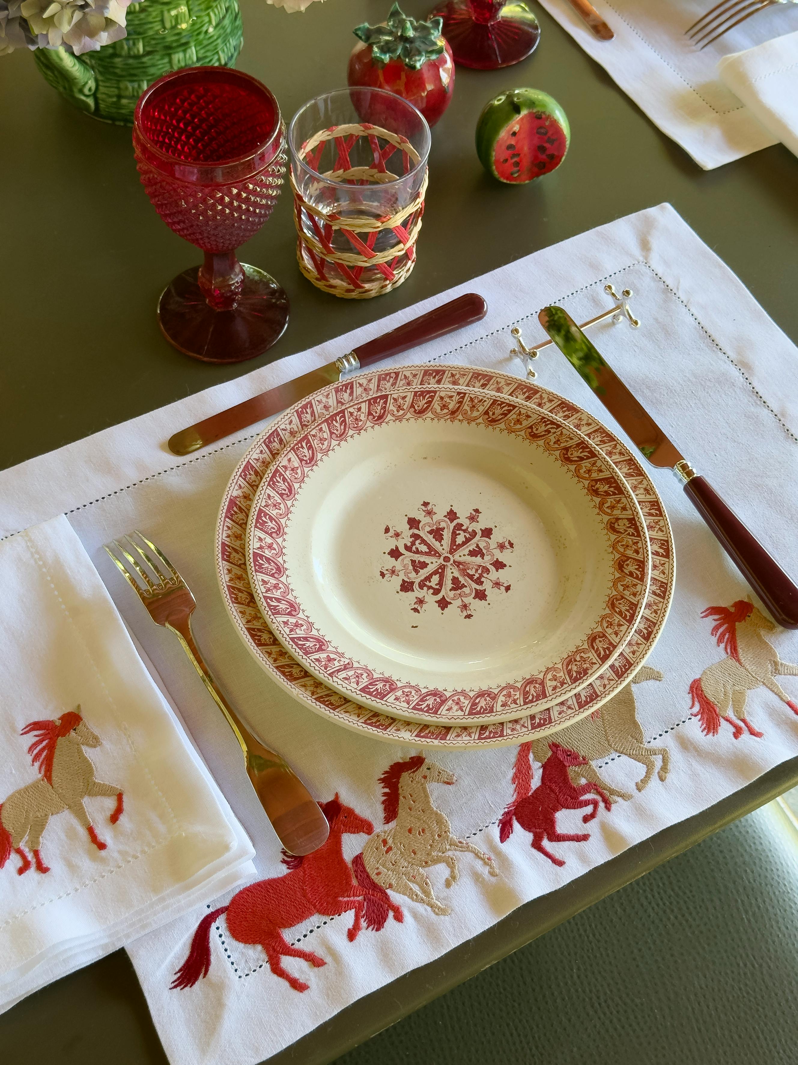 Placemat & napkin - Cavalcade embroidery
