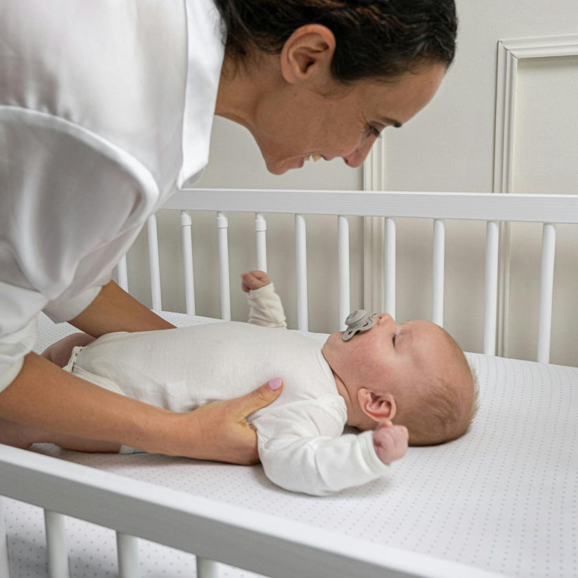 Peruvian Pima Cotton Mini Crib & Pack 'n Play Fitted Sheet – Blue Dots