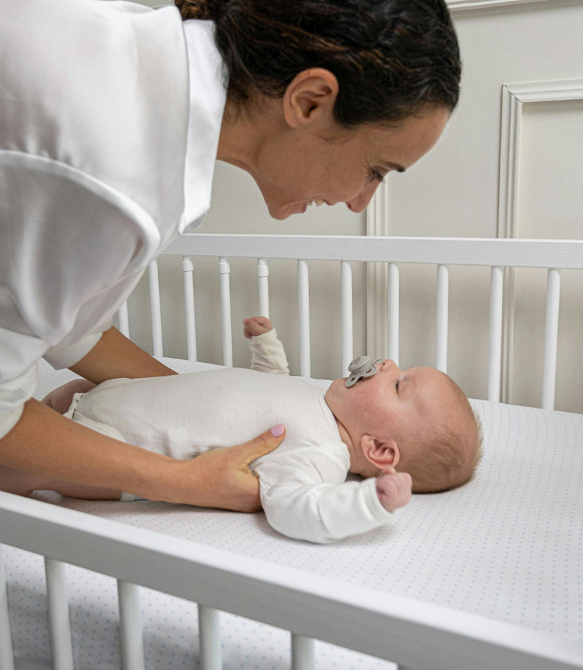 Peruvian Pima Cotton Mini Crib & Pack 'n Play Fitted Sheet – Blue Dots