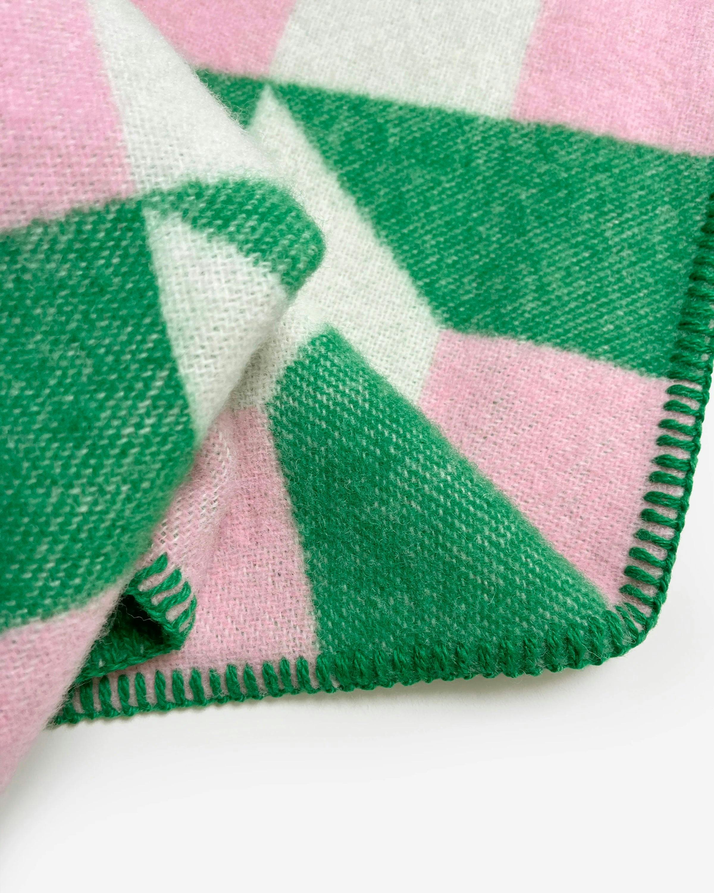 Blanket CUBICS Grass / Pink Print 4.25 x 6.5ft