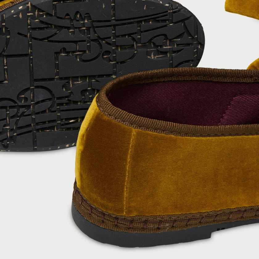 Lyra Ochre