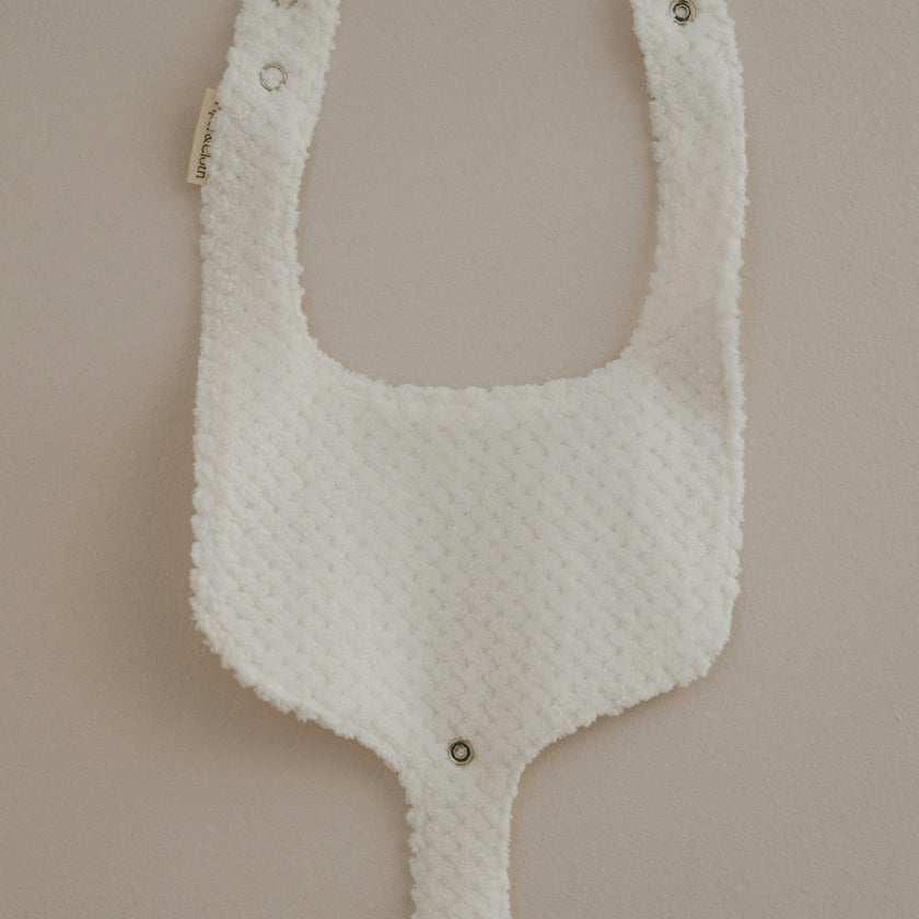 Soothe & Snap Pacifier Bib | Sweetheart Parade