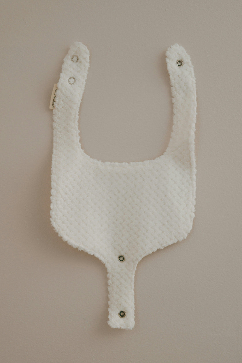 Soothe & Snap Pacifier Bib | Sweetheart Parade