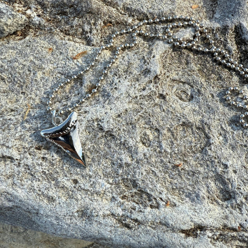 SILVER SHARK TOOTH NECKLACE