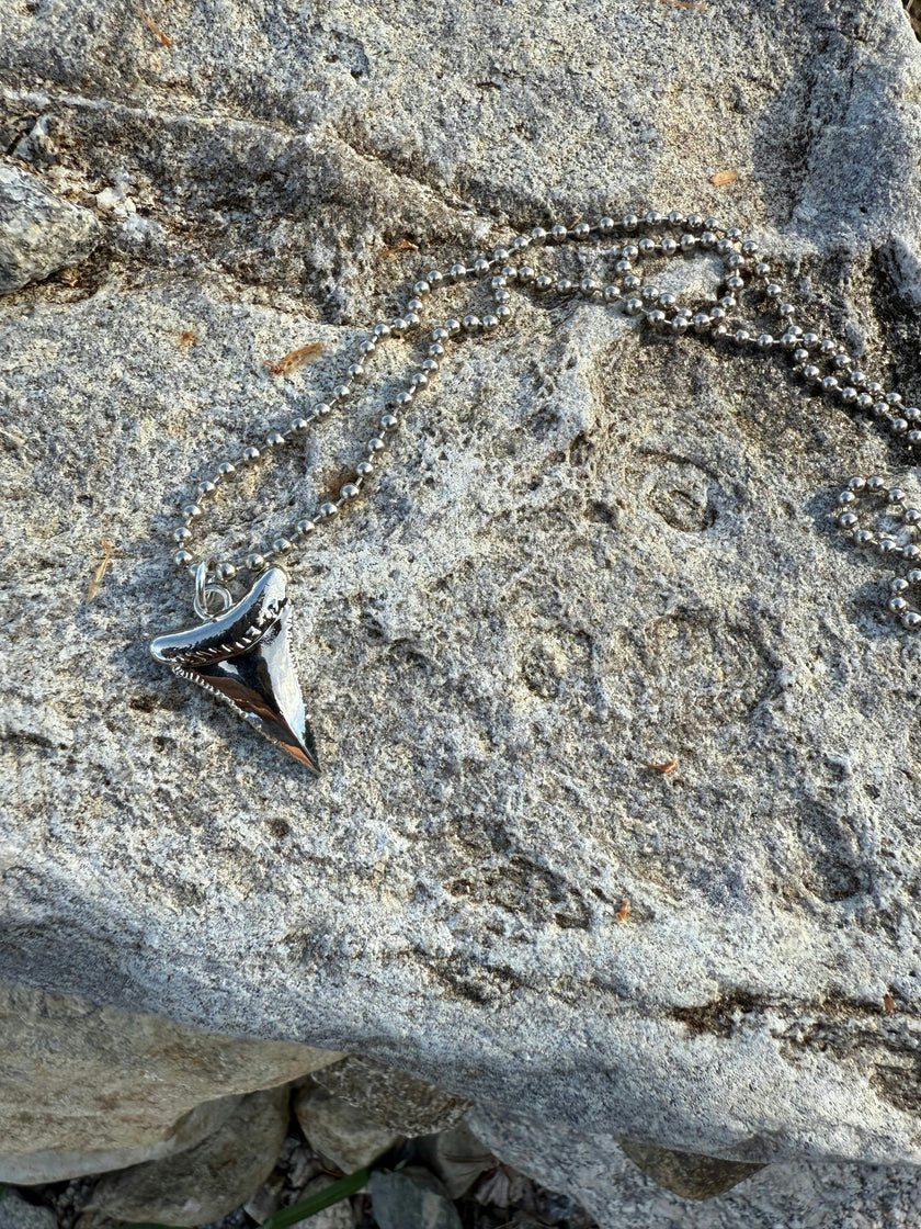 SILVER SHARK TOOTH NECKLACE
