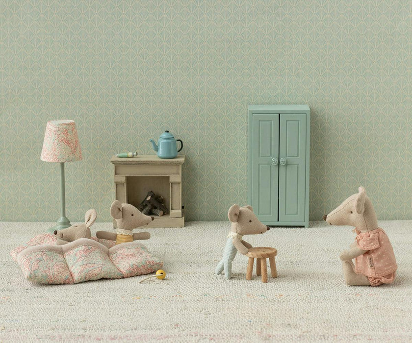 Triplets, Baby mice in matchbox