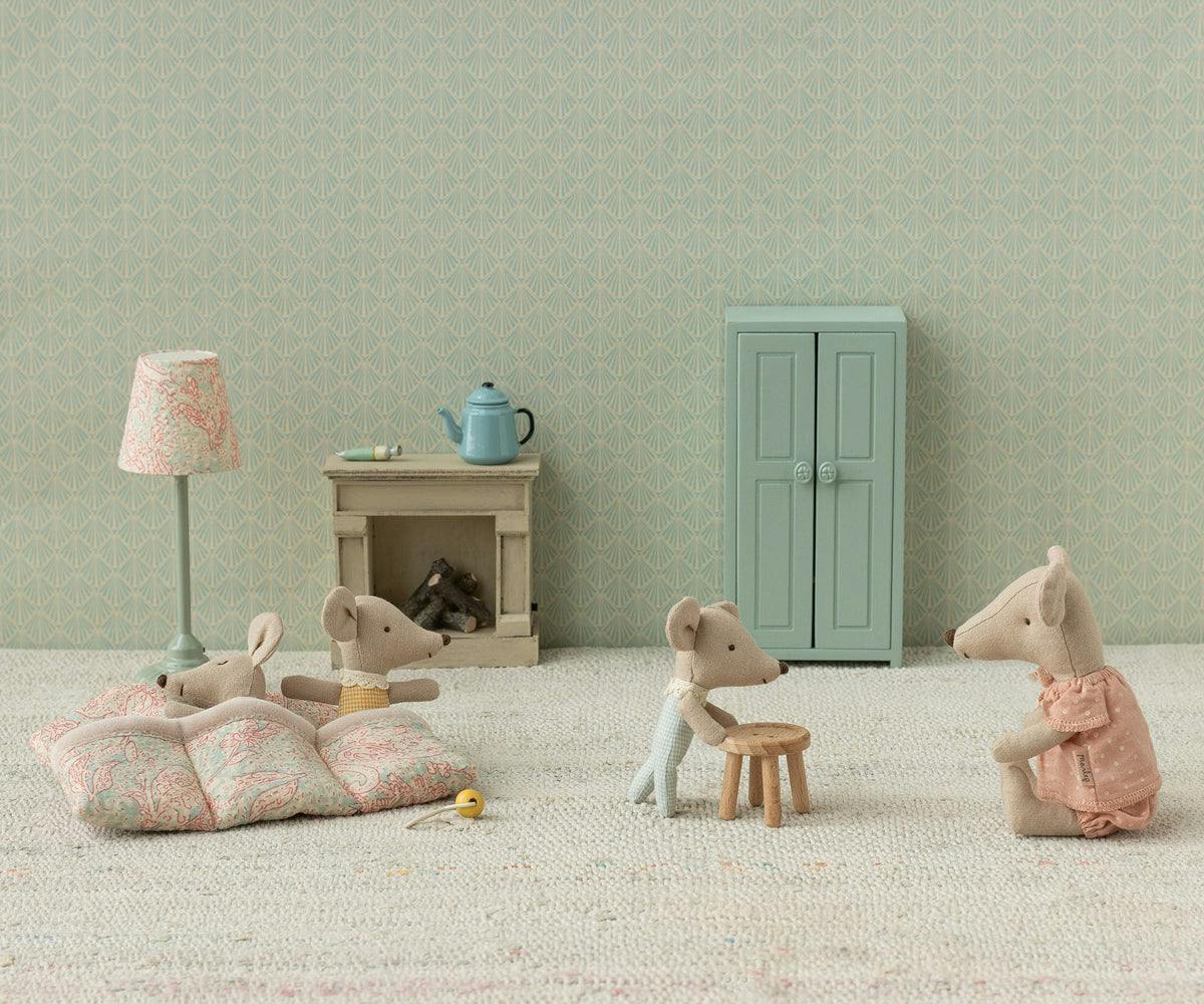 Triplets, Baby mice in matchbox