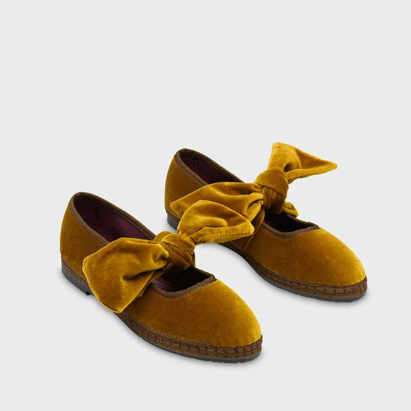 Lyra Ochre