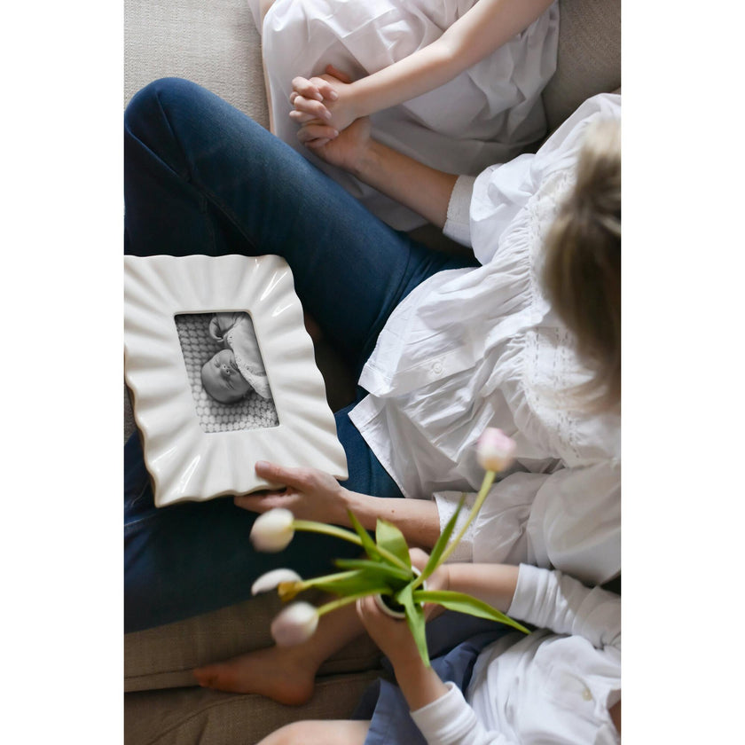Signature White Ruffle Rectangle Frame