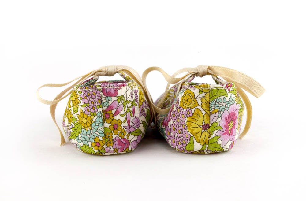 Little Royals Booties - Liberty Oeillet (carnation)