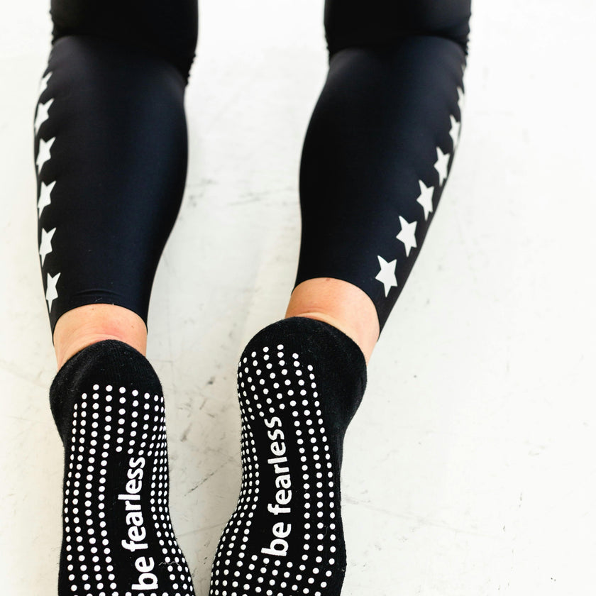 Be Fearless Grip Socks (Black/White)