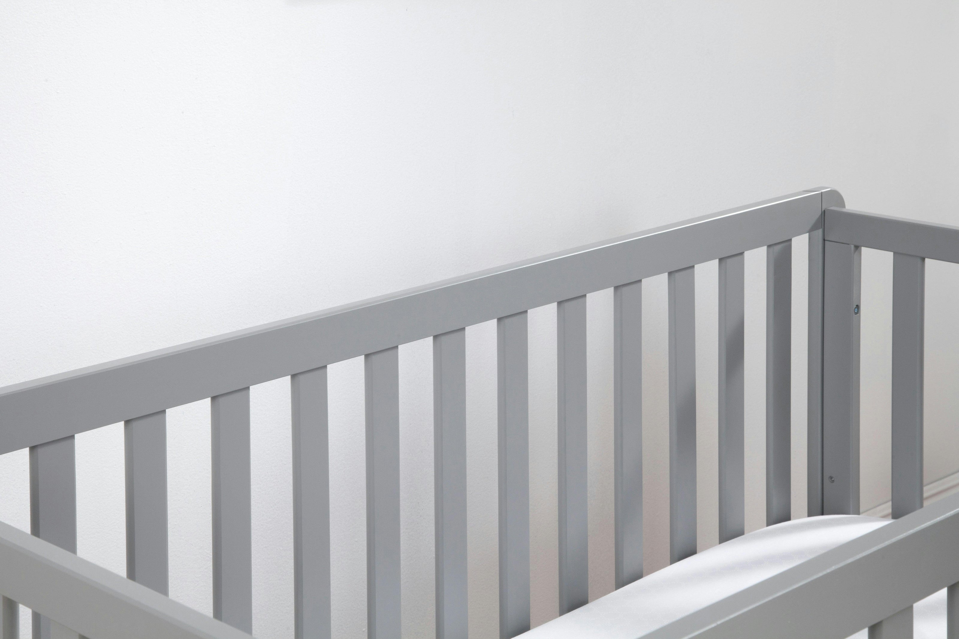 Carter's Colby 4-in-1 Convertible Crib