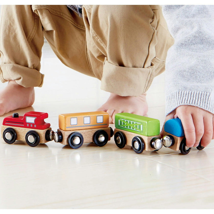 Hape: Qubes: Magnetic Classic Train&nbsp;Connecting Train Set