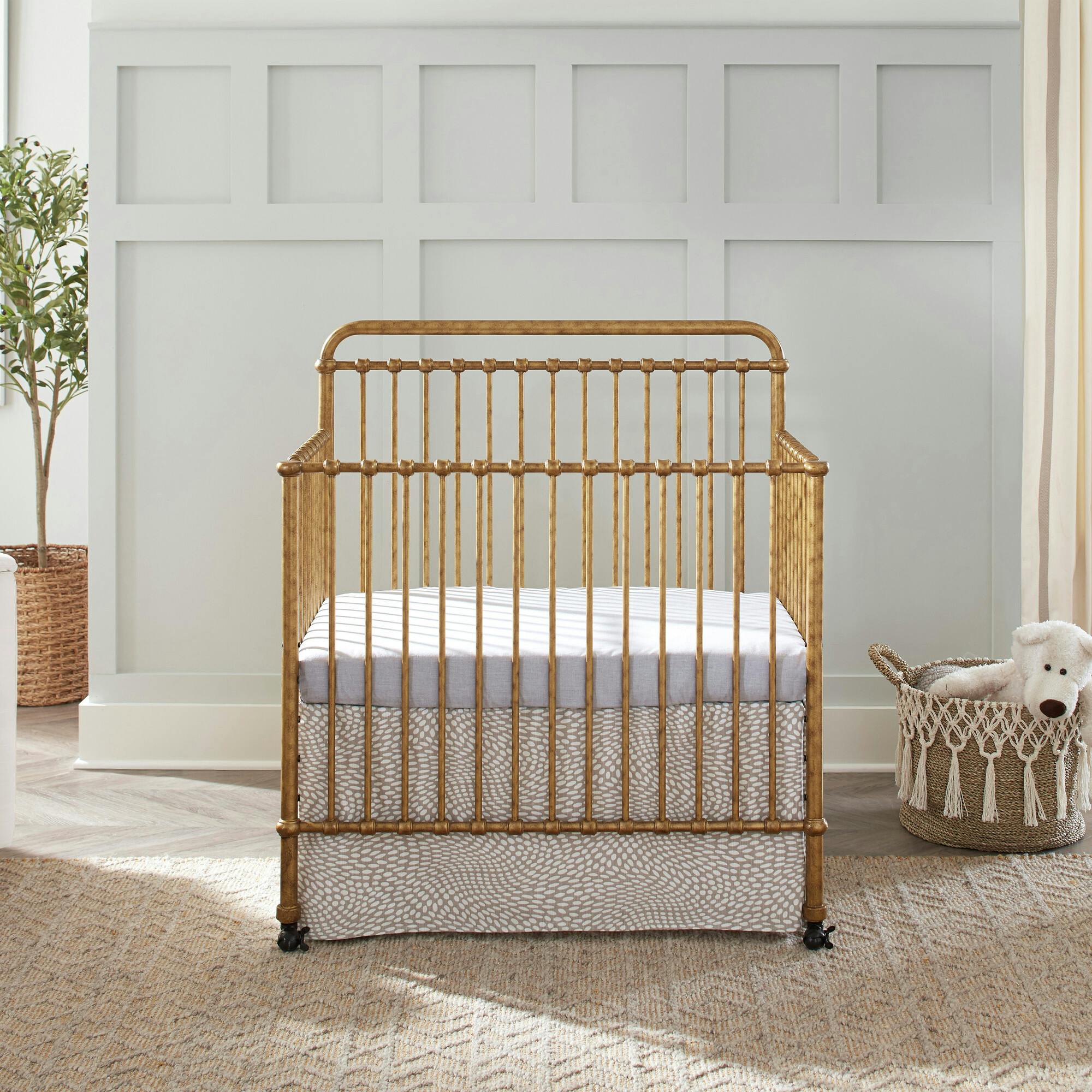Winston 4-In-1 Convertible Mini Crib