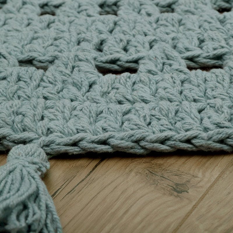 Nila Hand-Crocheted Tassel Round Rug
