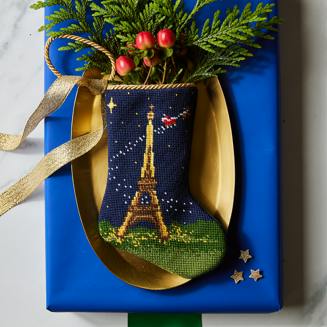 “Bonne Nuit” Santa in Paris