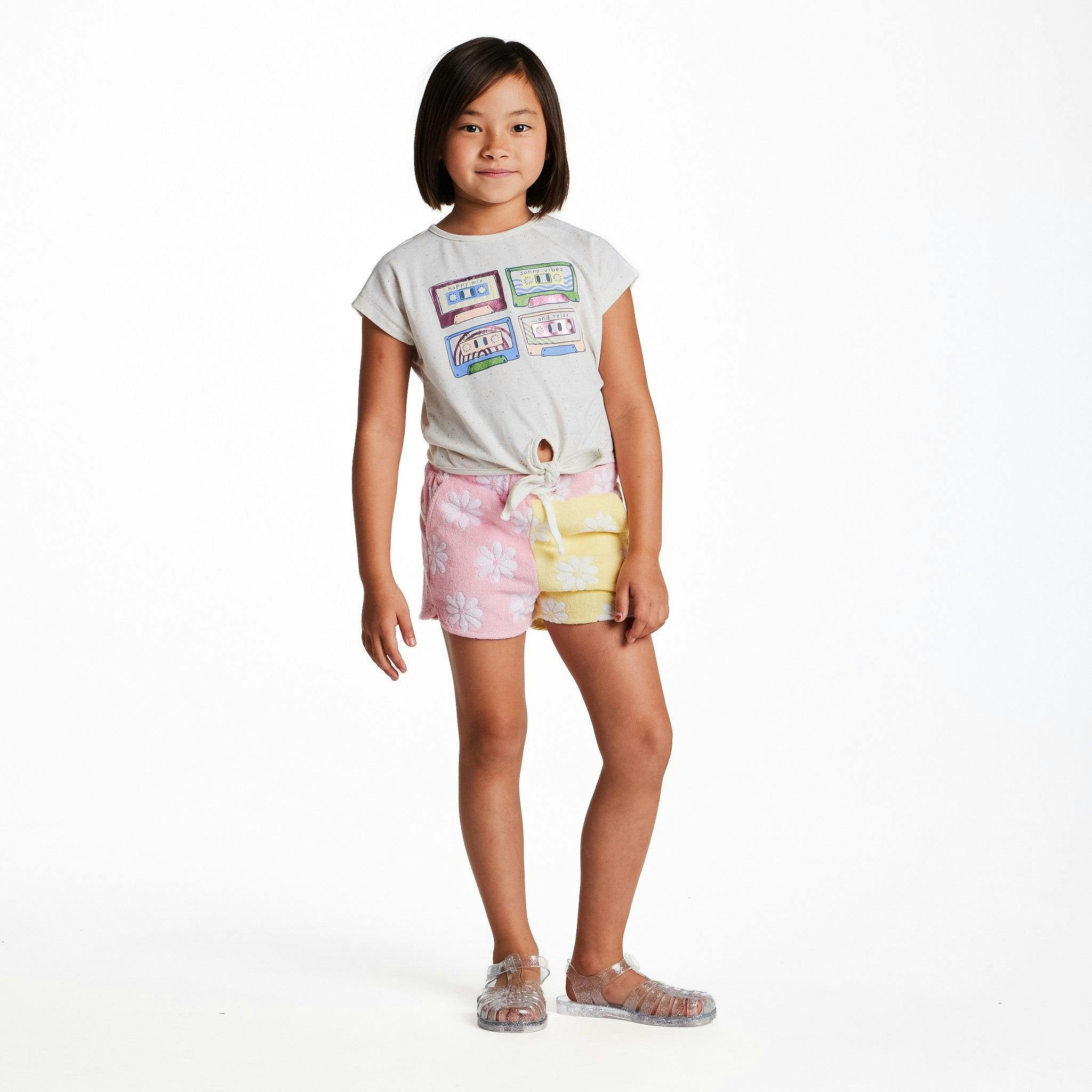 Girls Graphic Tee w. Embroidery & Glitter | White Cassette