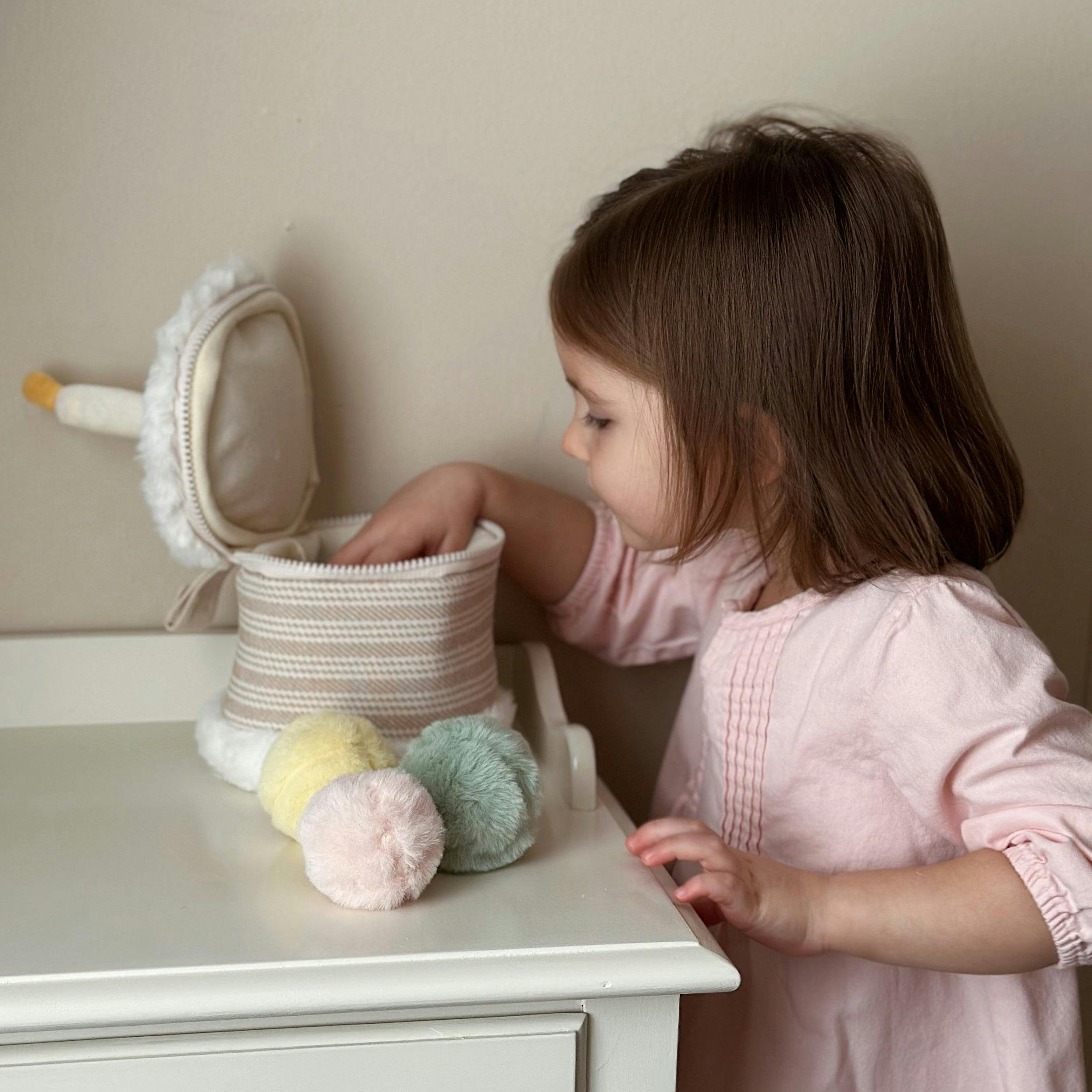 CAKE & TOSS CELEBRATION BIN