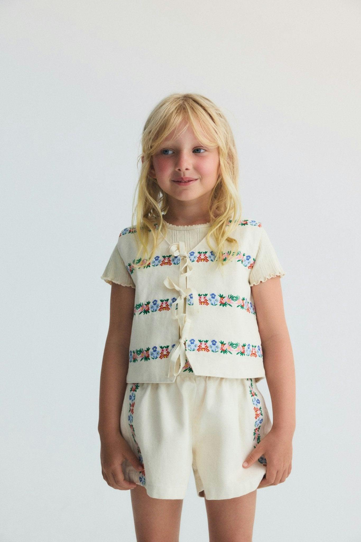 Malva Short Flower Embroidery Natural Denim