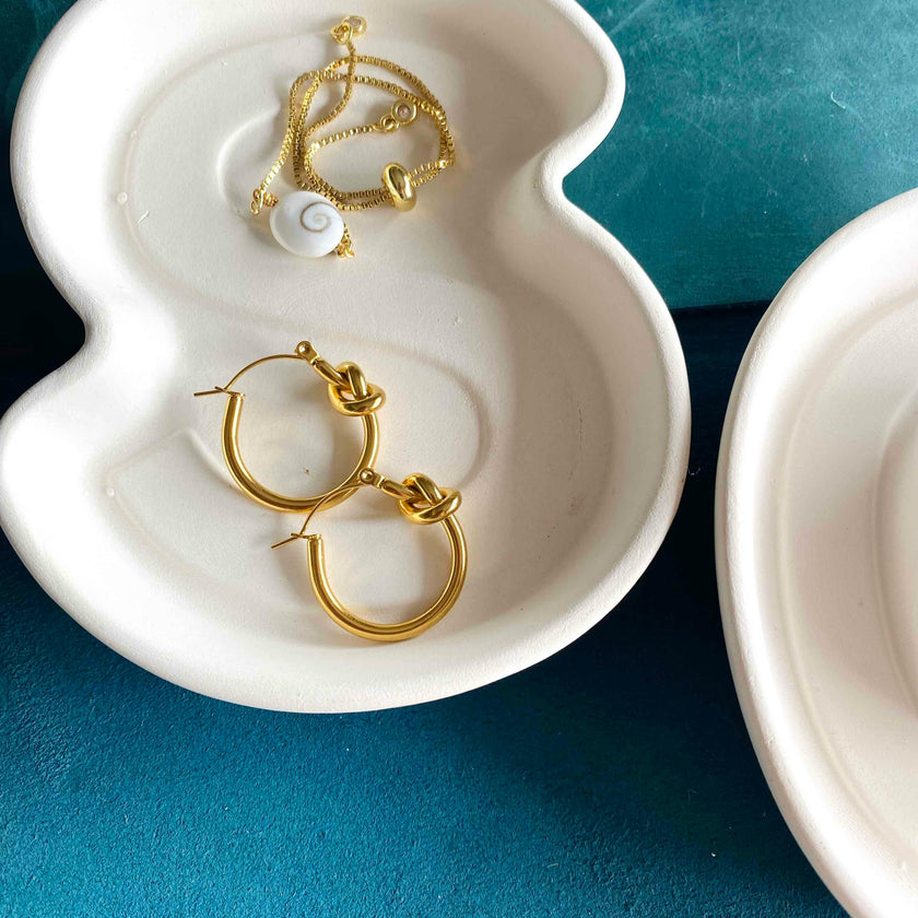 Knot Hoops