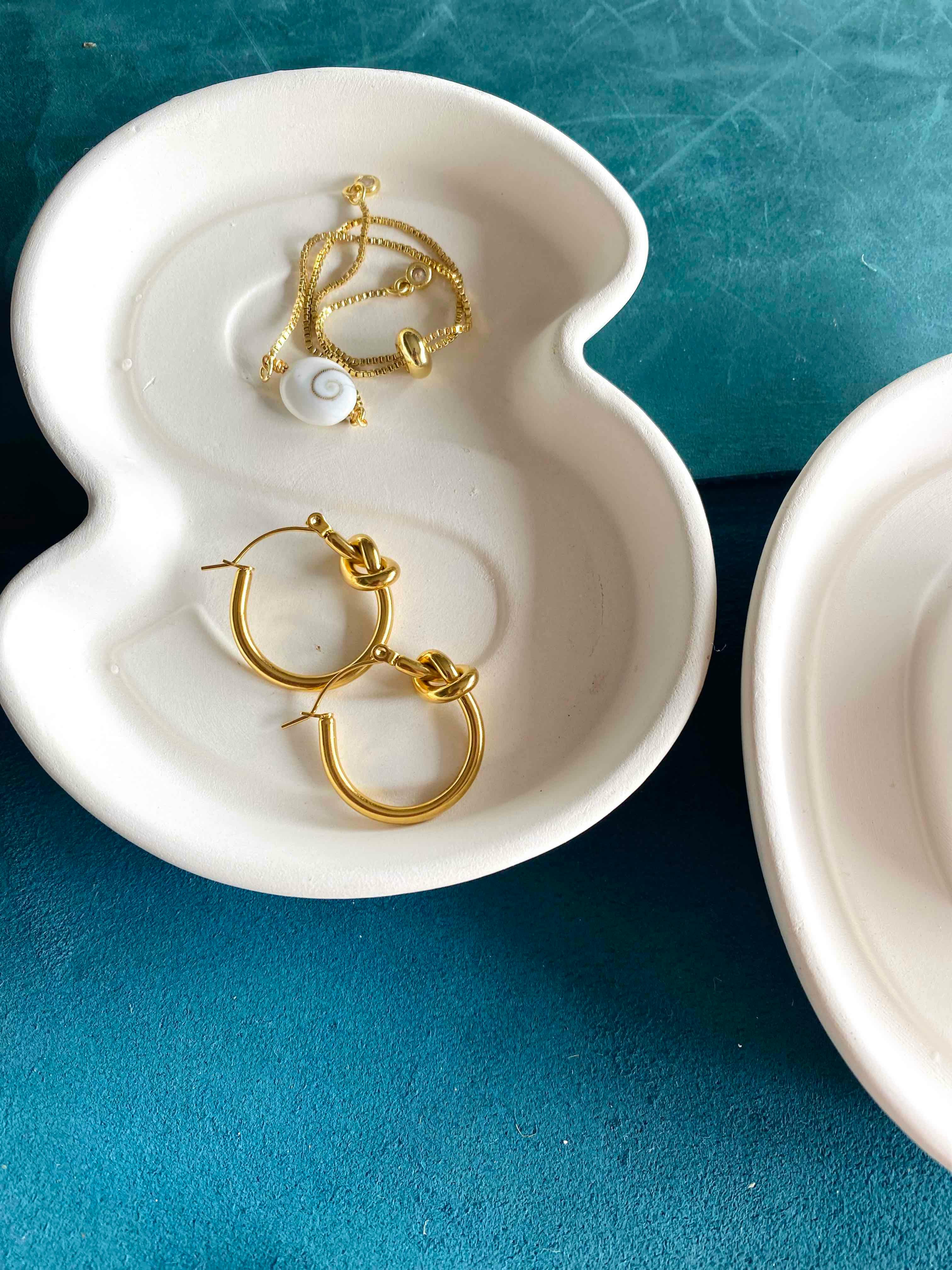 Knot Hoops