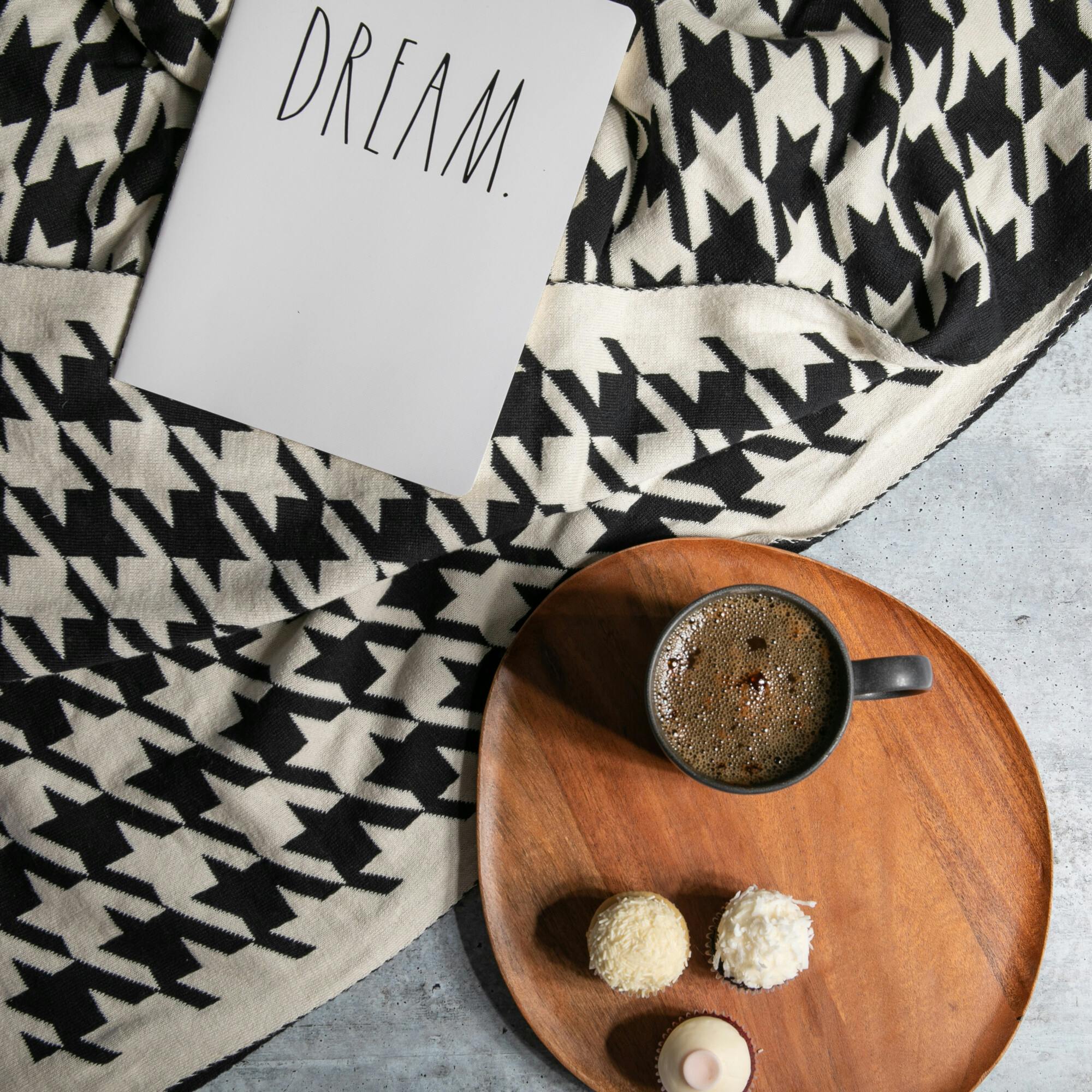 HOUNDSTOOTH