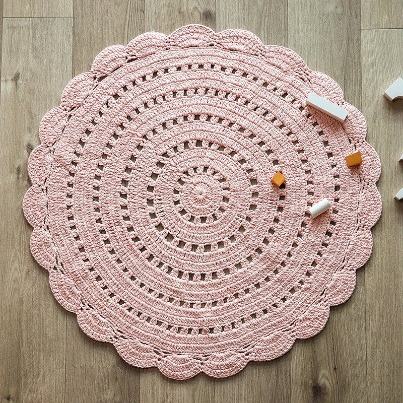 Alma Hand-Crocheted Scalloped Round Rug