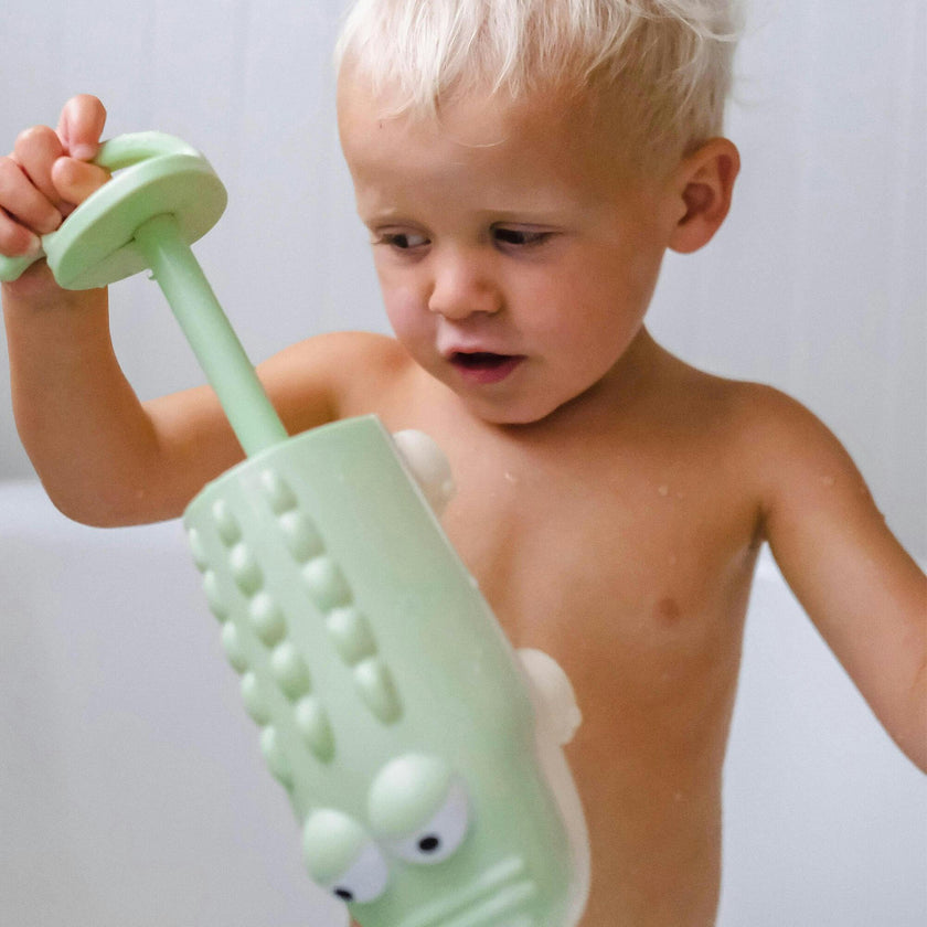 Sunnylife: Water Squirters - Pastel Green - Pull Handle To Fill With Water