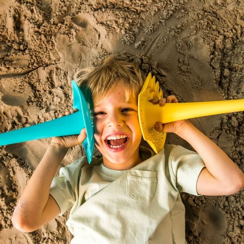 Quut Beach Bundle – Beach Bag Set & Triplet Multifunctional Sand Play Set for Kids
