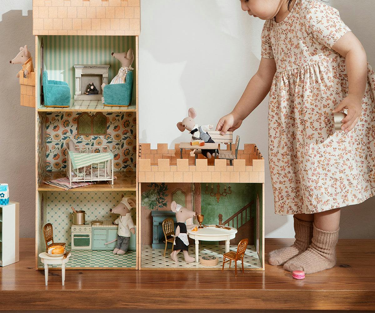 Castle Hall, Mouse