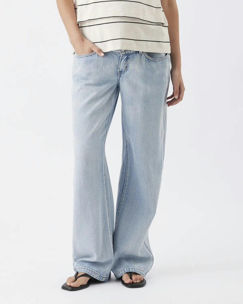 Billie Elastic Waist Jean Light Wash