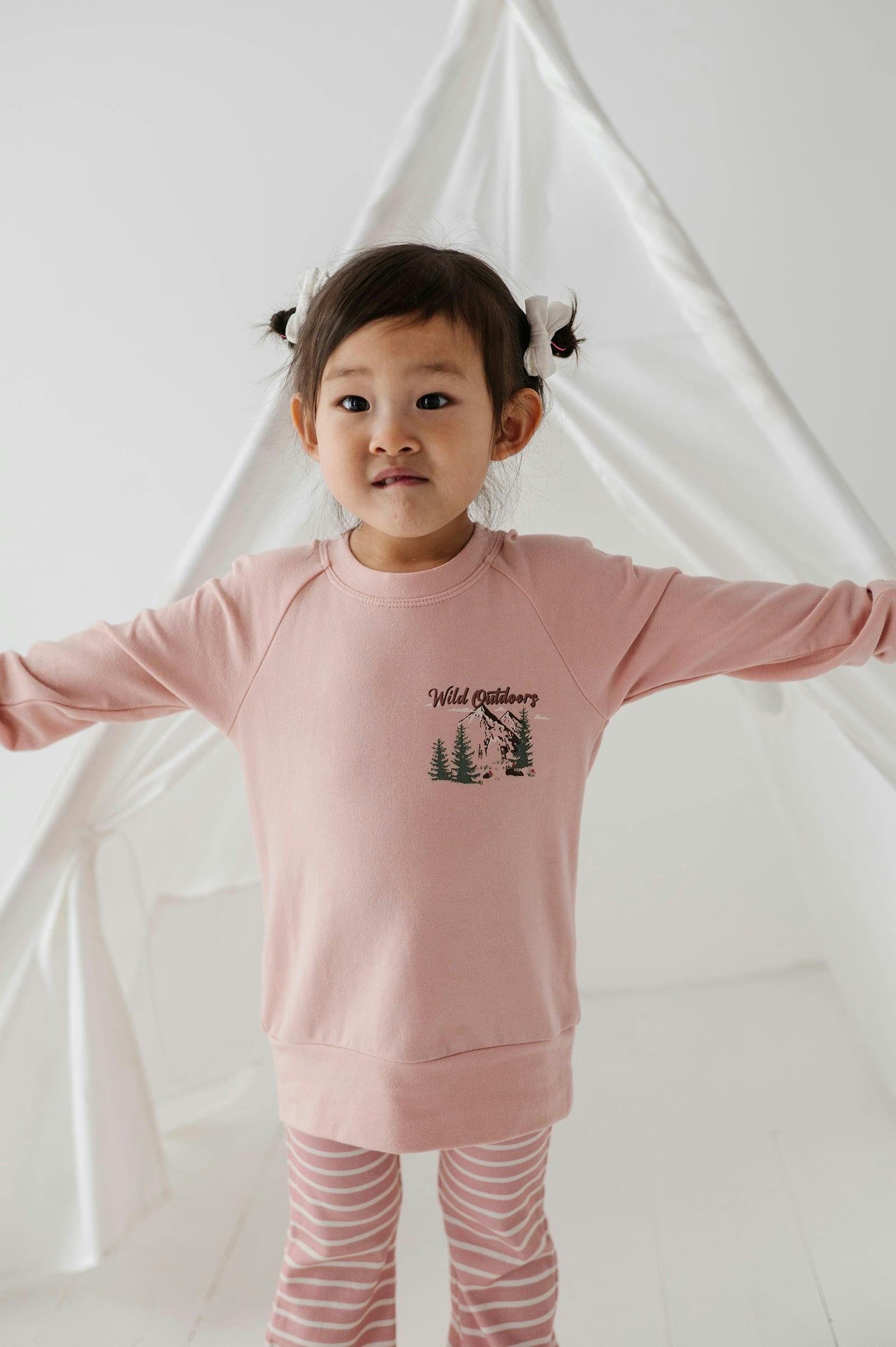 Girls Raglan Sweatshirt in Discover The Wild