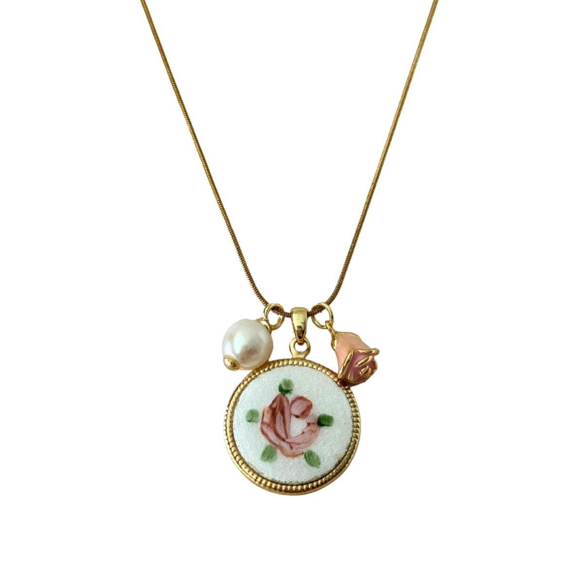 Elisa Pendant Necklace