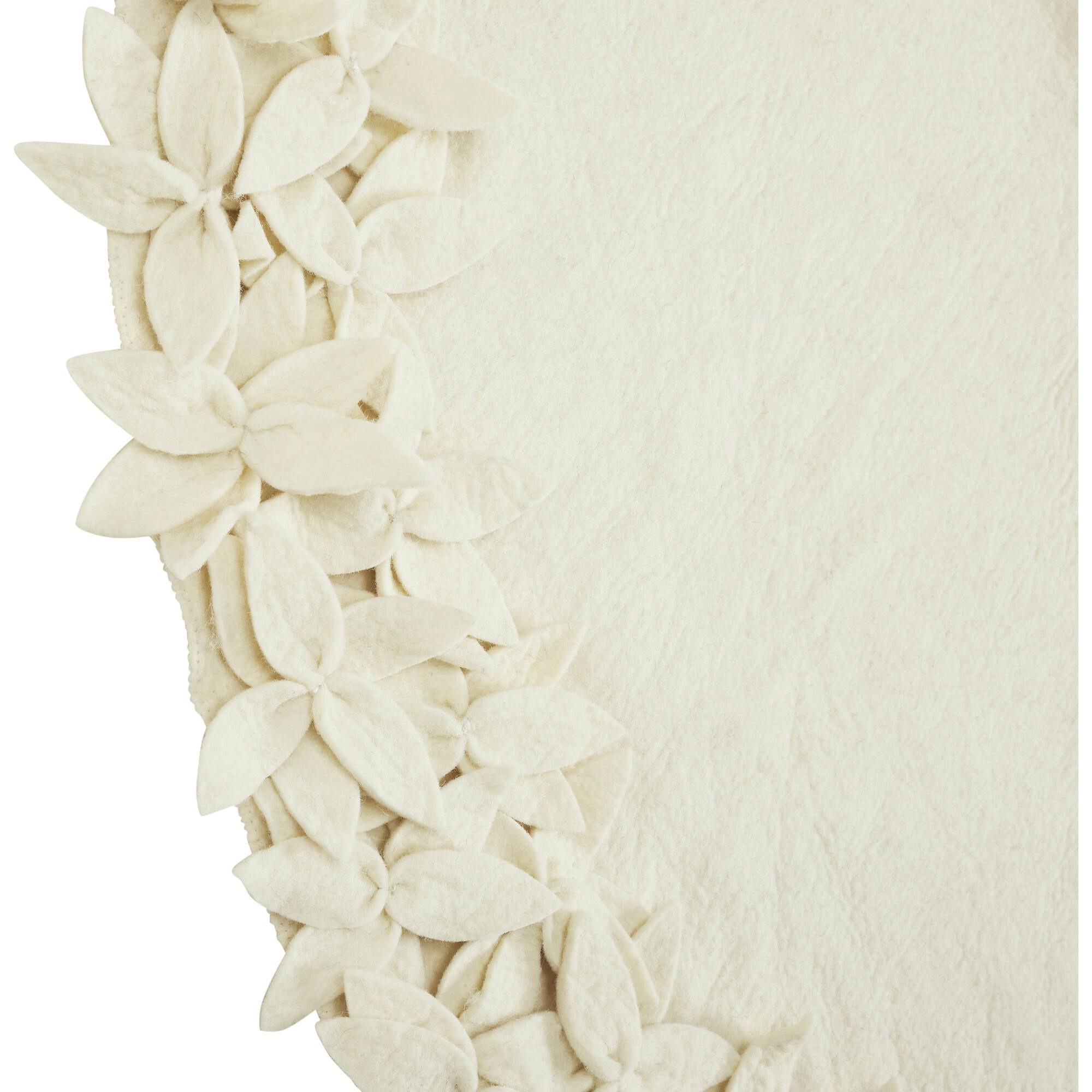 Handmade Felted Wool Overlapping Flowers Border Cream Christmas Tree Skirt 26