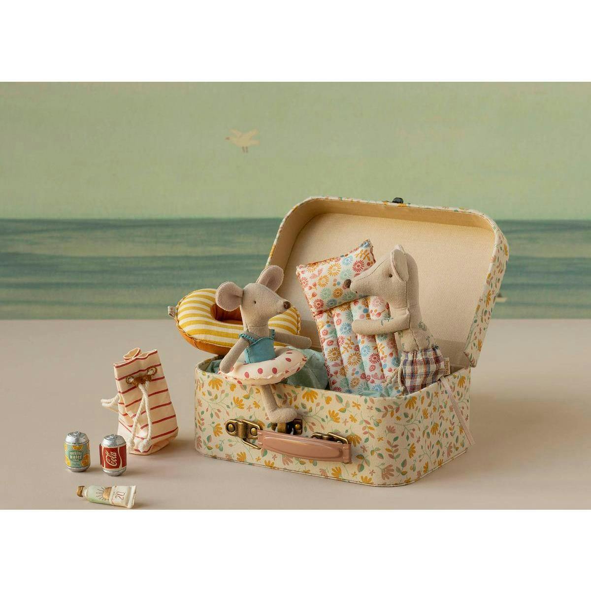 Beach mouse with air mattress, Dad - Flower