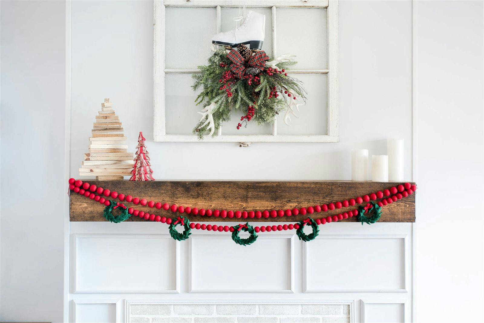 Red Wreath Garland