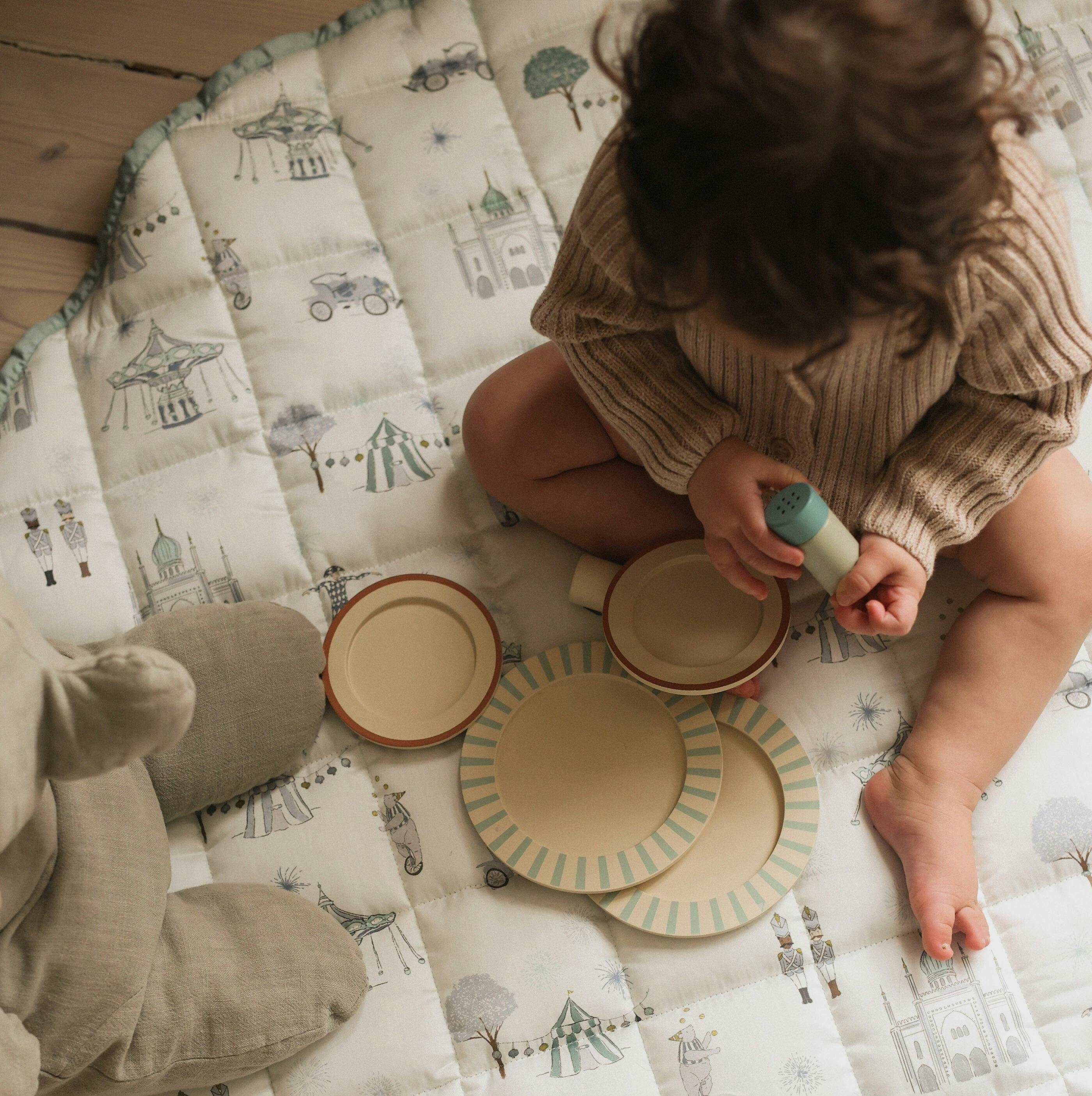 Adventures In Wonderland Print Round Play Mat