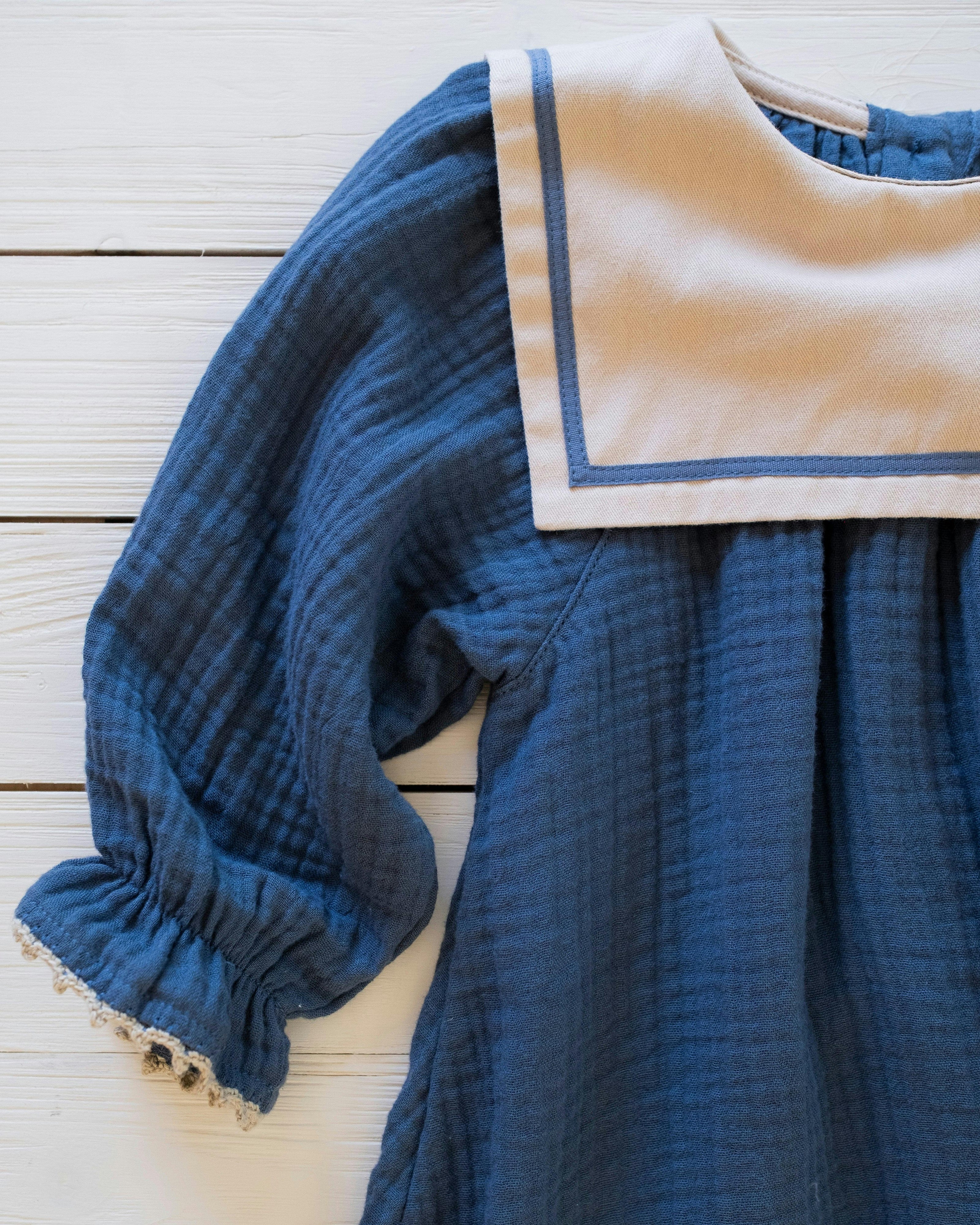 Mariner Belle Set in Navy