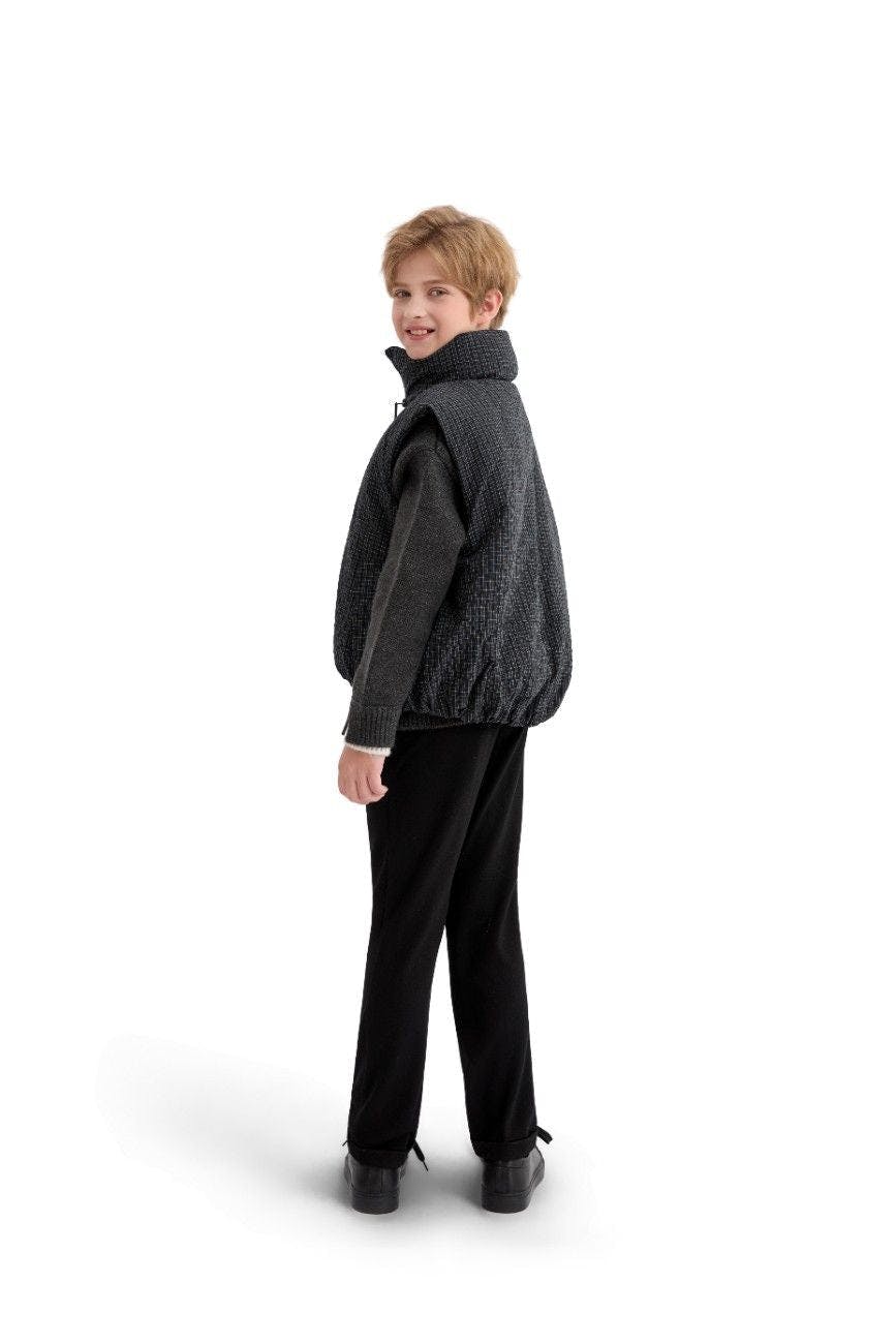Black Grid-Pattern Quilted Vest