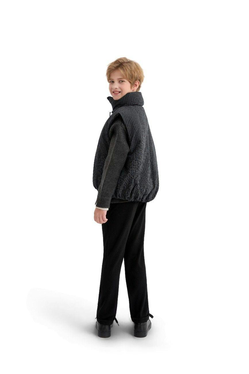 Black Grid-Pattern Quilted Vest